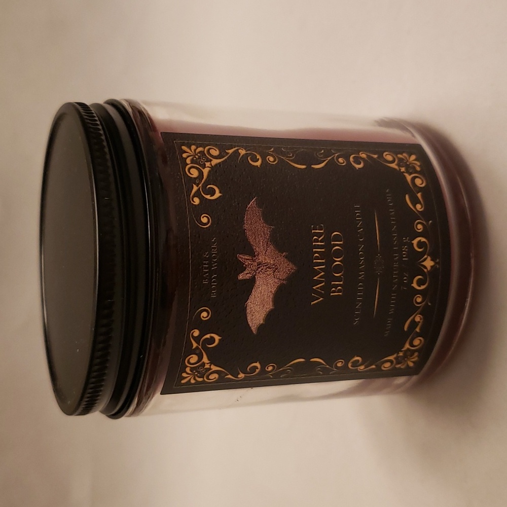 Bath & Body Works -VAMPIRE BLOOD - 1 Wick Candle
